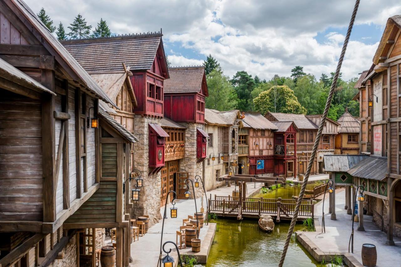 Hotel Les Quais De Lutece Plailly Exterior foto