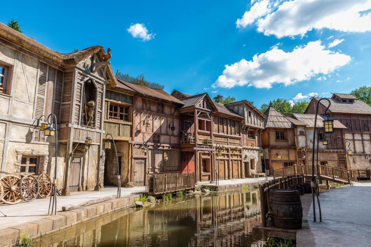 Hotel Les Quais De Lutece Plailly Exterior foto